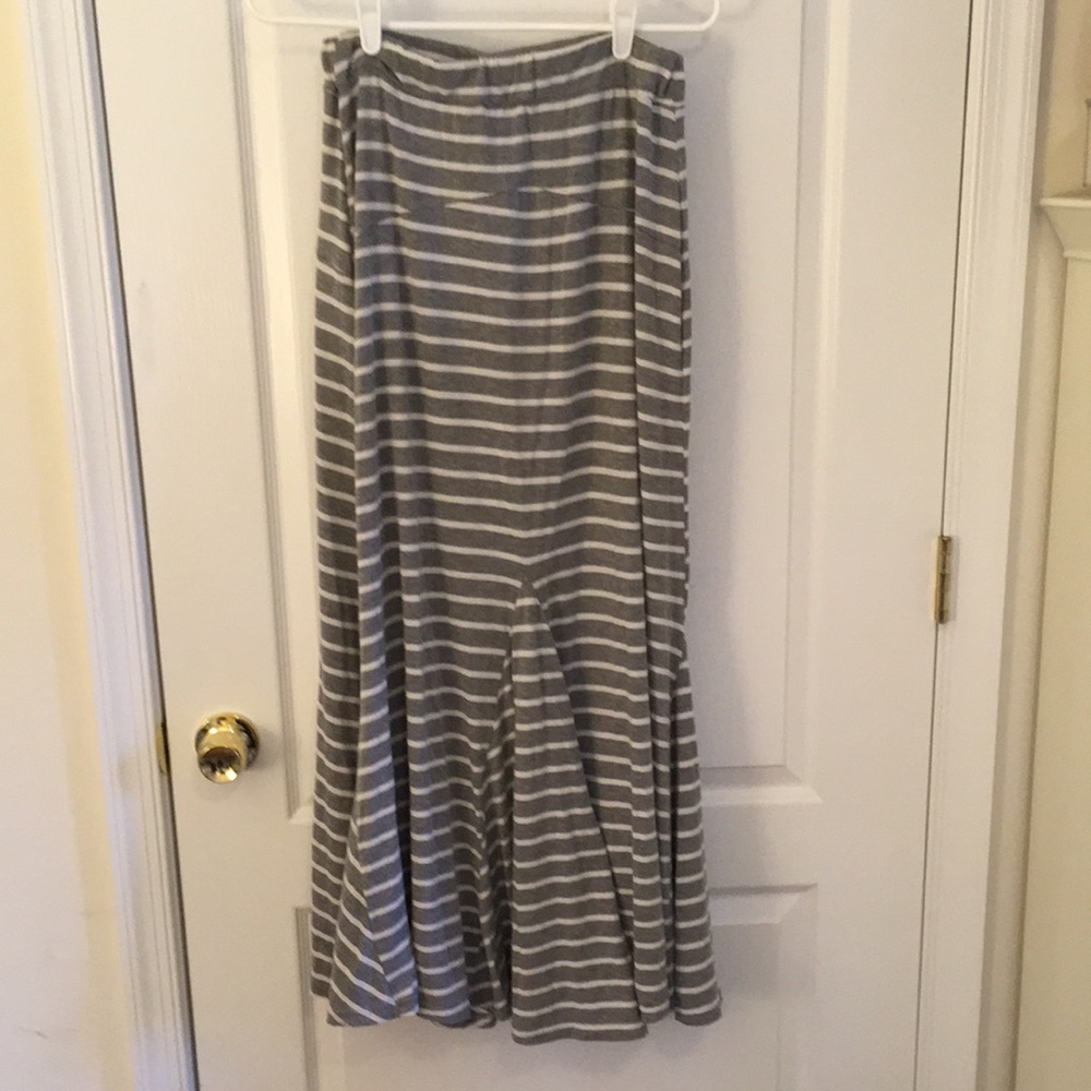 Gray and cream cotton model knit maxi skirt
